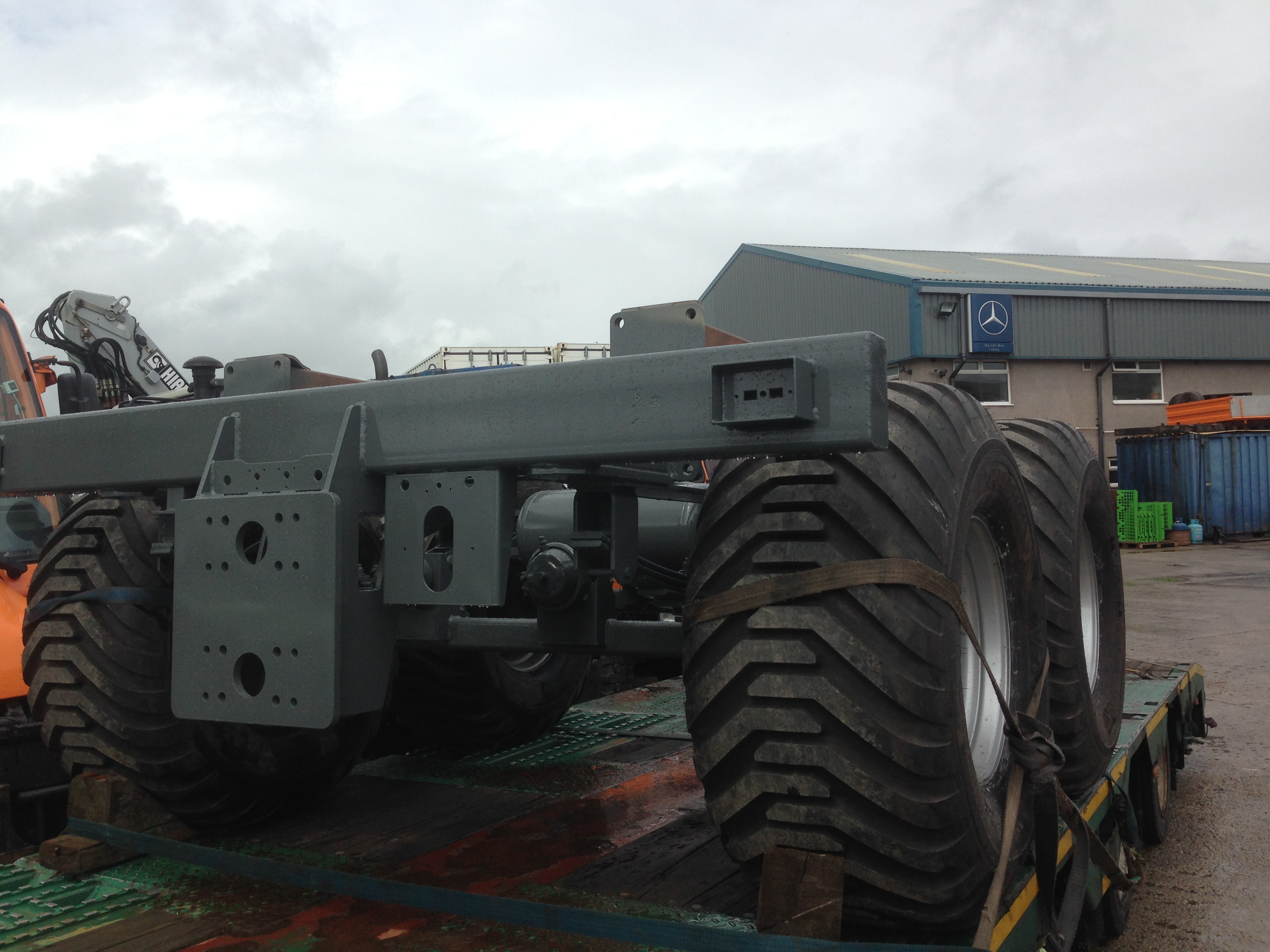 GLENDALE TREES SPECIALLY DESIGNED AND BUILT TANDEM AXEL CHASSIS